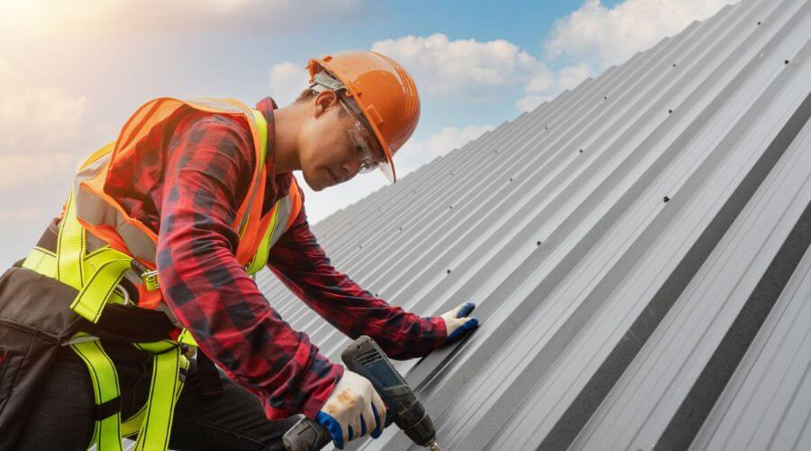 Professional gutter cleaning in Stoughton, WI